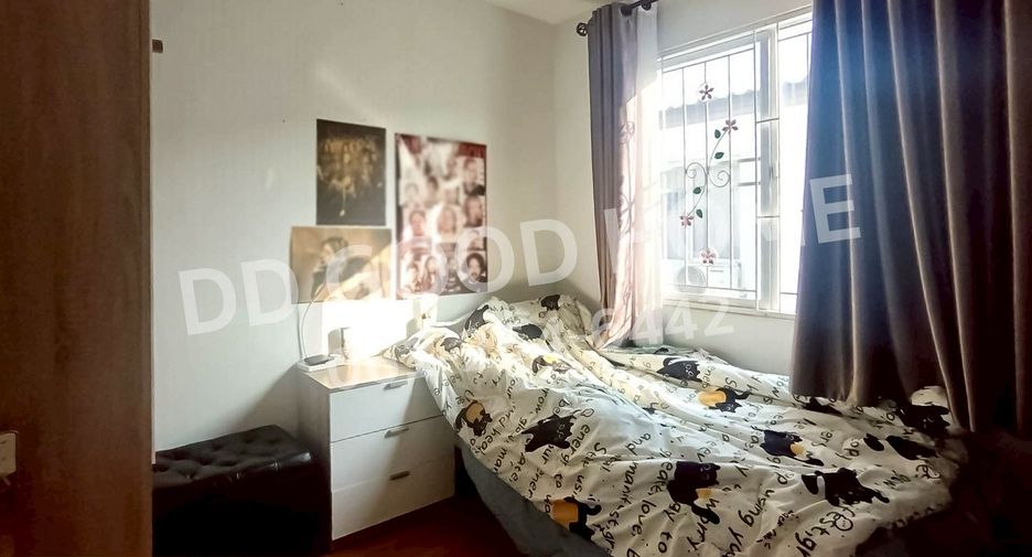 For sale 4 bedrooms townhouse in Sai Noi, Nonthaburi