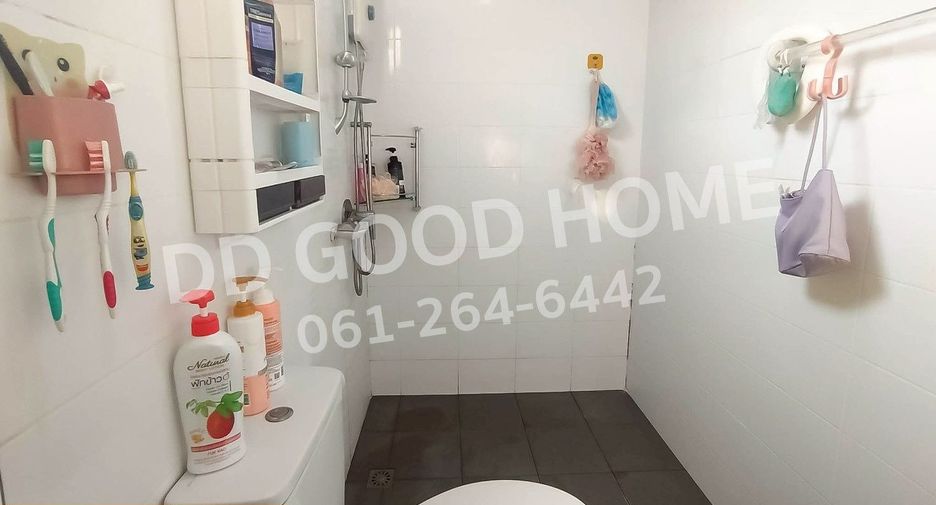 For sale 4 bedrooms townhouse in Sai Noi, Nonthaburi