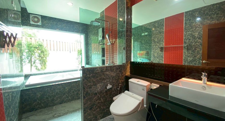 For sale 5 bedrooms house in Mueang Chiang Mai, Chiang Mai