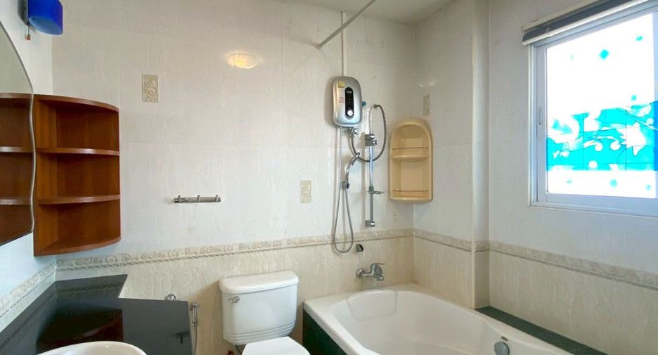 For sale 5 bedrooms house in Mueang Chiang Mai, Chiang Mai