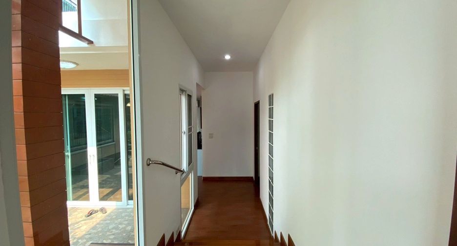 For sale 5 bedrooms house in Mueang Chiang Mai, Chiang Mai