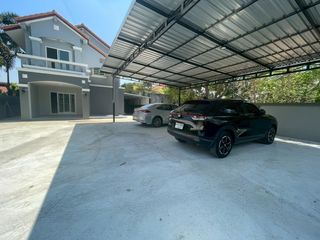 For sale 4 bedrooms house in Thawi Watthana, Bangkok