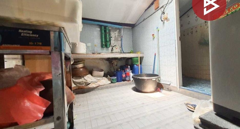 For sale 1 bed townhouse in Mueang Samut Prakan, Samut Prakan