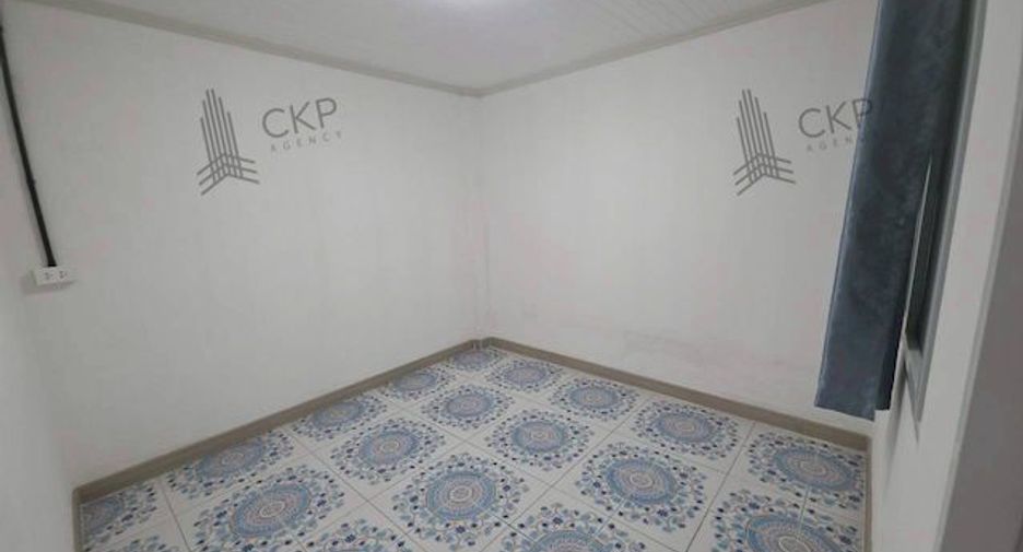 Аренда и продажа 5 спальни таунхаус в Чатучак, Бангкок