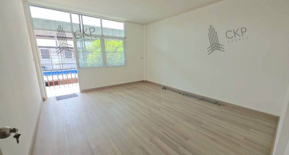 Аренда и продажа 5 спальни таунхаус в Чатучак, Бангкок