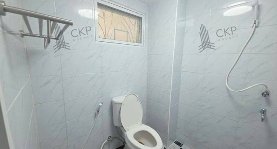 Аренда и продажа 5 спальни таунхаус в Чатучак, Бангкок
