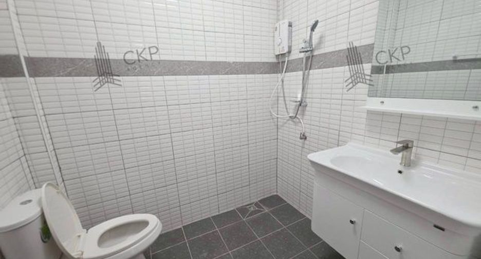 Аренда и продажа 5 спальни таунхаус в Чатучак, Бангкок