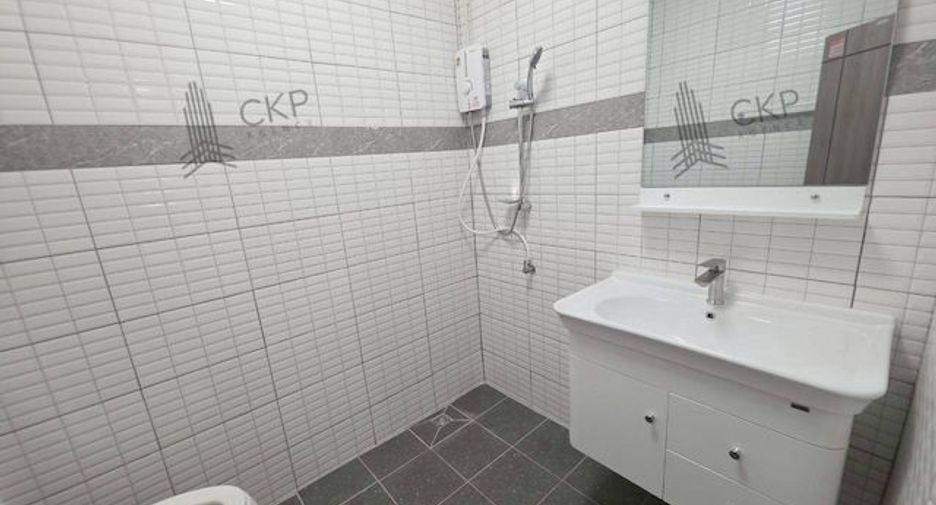Аренда и продажа 5 спальни таунхаус в Чатучак, Бангкок