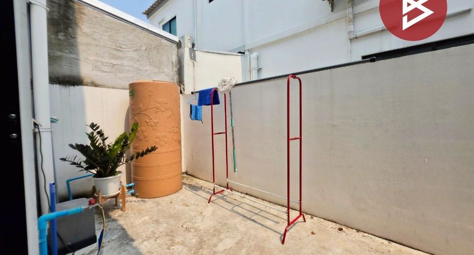 For sale 3 bedrooms townhouse in Mueang Pathum Thani, Pathum Thani