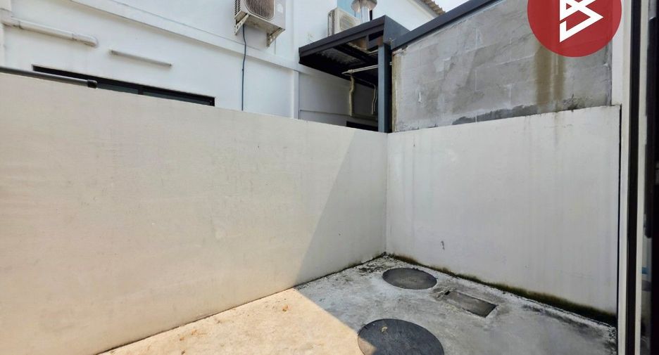 For sale 3 bedrooms townhouse in Mueang Pathum Thani, Pathum Thani