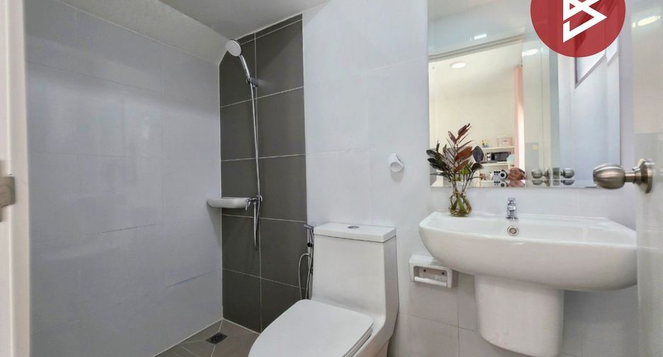 For sale 3 bedrooms townhouse in Mueang Pathum Thani, Pathum Thani