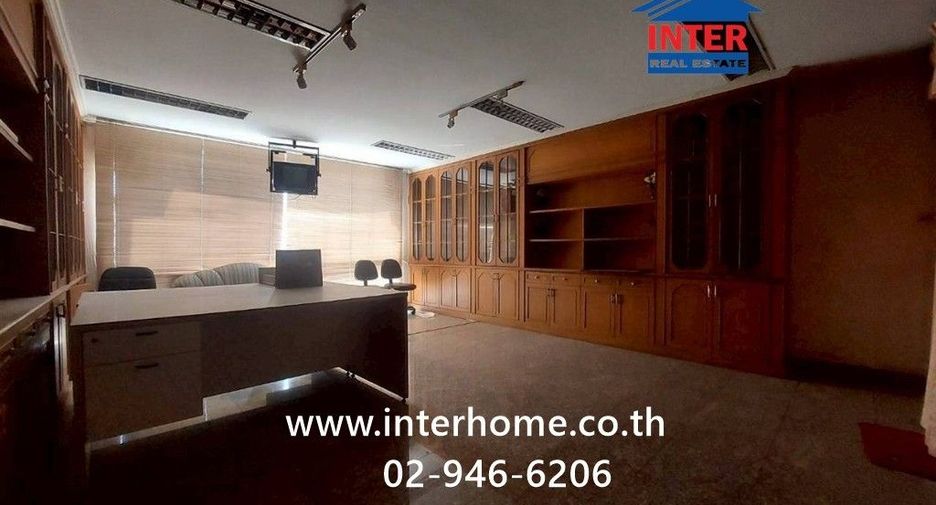Gewerbefläche zur Miete mit 4 Zimmer in Bang Phlat, Bangkok