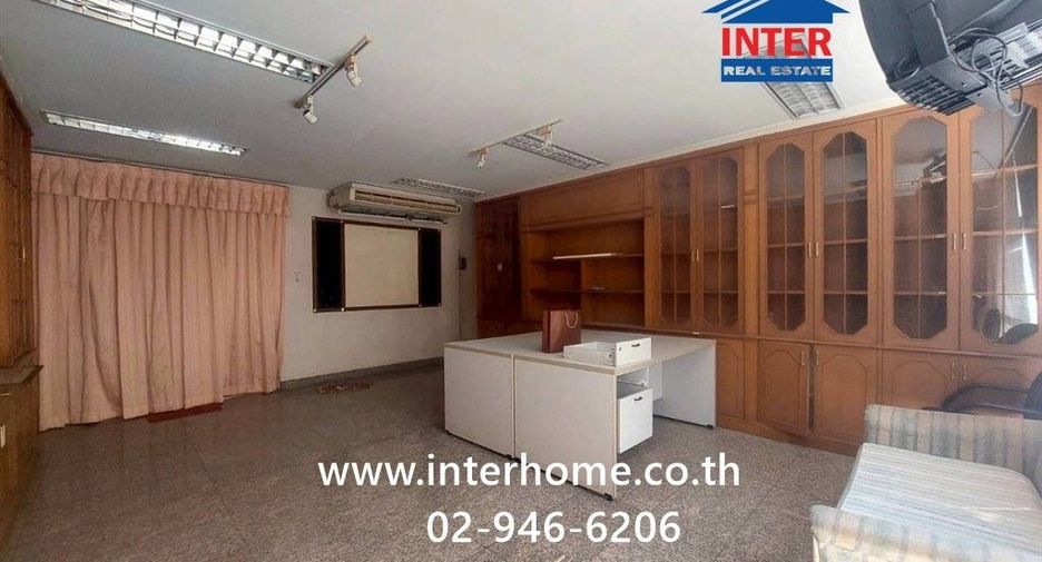 Gewerbefläche zur Miete mit 4 Zimmer in Bang Phlat, Bangkok
