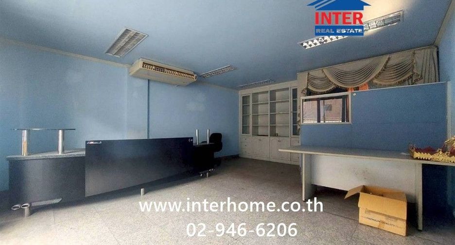 Gewerbefläche zur Miete mit 4 Zimmer in Bang Phlat, Bangkok