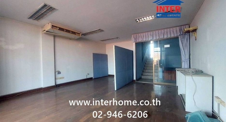 Gewerbefläche zur Miete mit 4 Zimmer in Bang Phlat, Bangkok