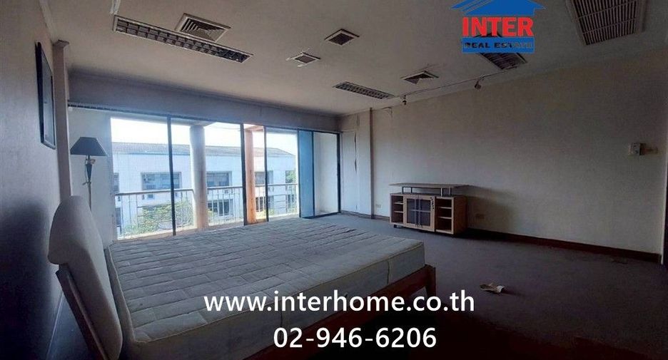 Gewerbefläche zur Miete mit 4 Zimmer in Bang Phlat, Bangkok