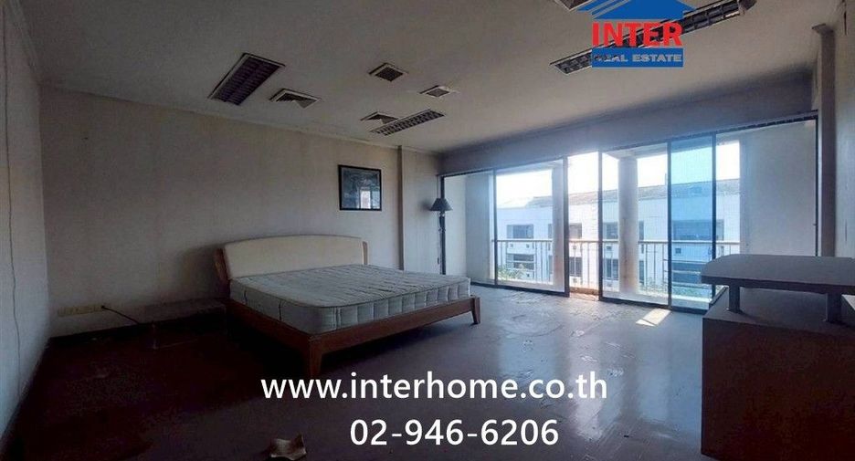 Gewerbefläche zur Miete mit 4 Zimmer in Bang Phlat, Bangkok