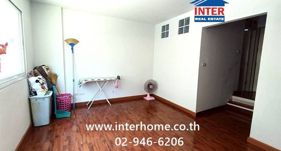 For sale 4 bedrooms townhouse in Bang Khen, Bangkok