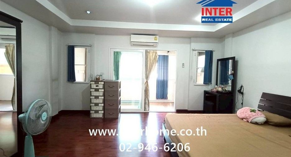 For sale 4 bedrooms townhouse in Bang Khen, Bangkok