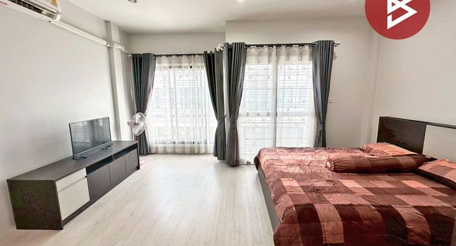 For sale 3 bedrooms townhouse in Mueang Chon Buri, Chonburi