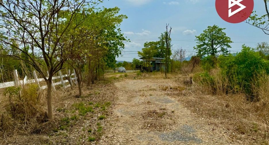 Terreno en venta en Sa Bot, Lopburi