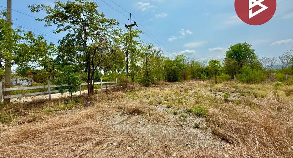 Terreno en venta en Sa Bot, Lopburi