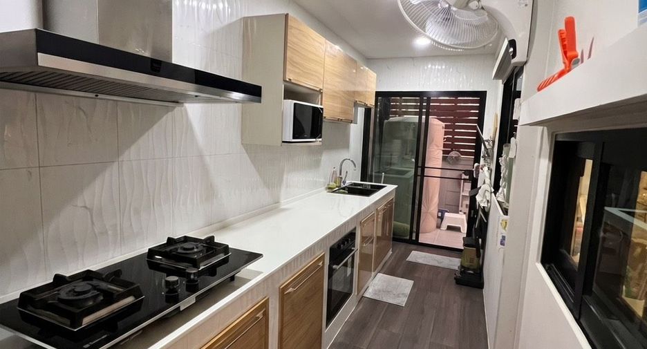 Haus zum Kauf mit 4 Zimmer in Khlong Sam Wa, Bangkok