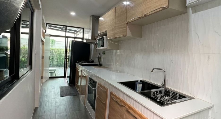 Haus zum Kauf mit 4 Zimmer in Khlong Sam Wa, Bangkok
