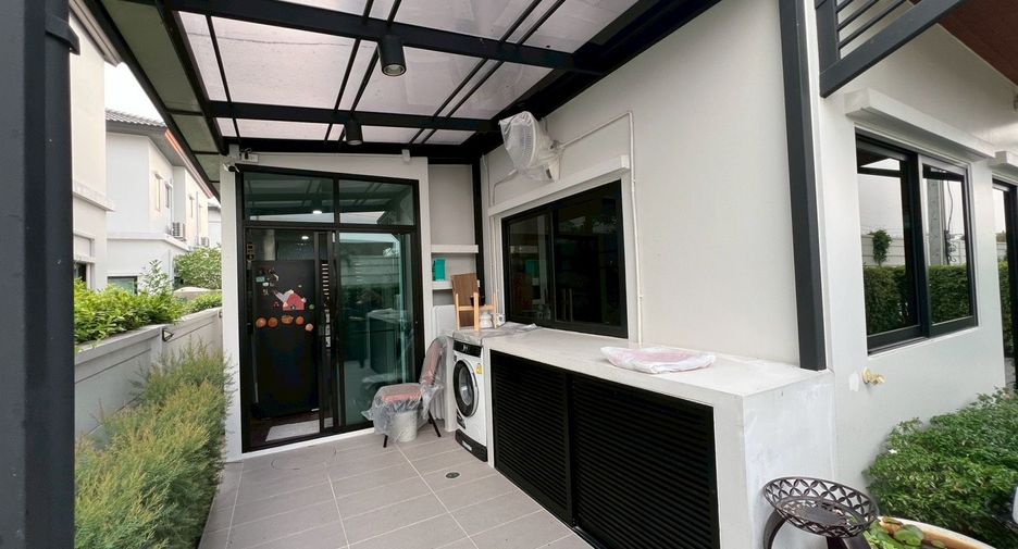 Haus zum Kauf mit 4 Zimmer in Khlong Sam Wa, Bangkok