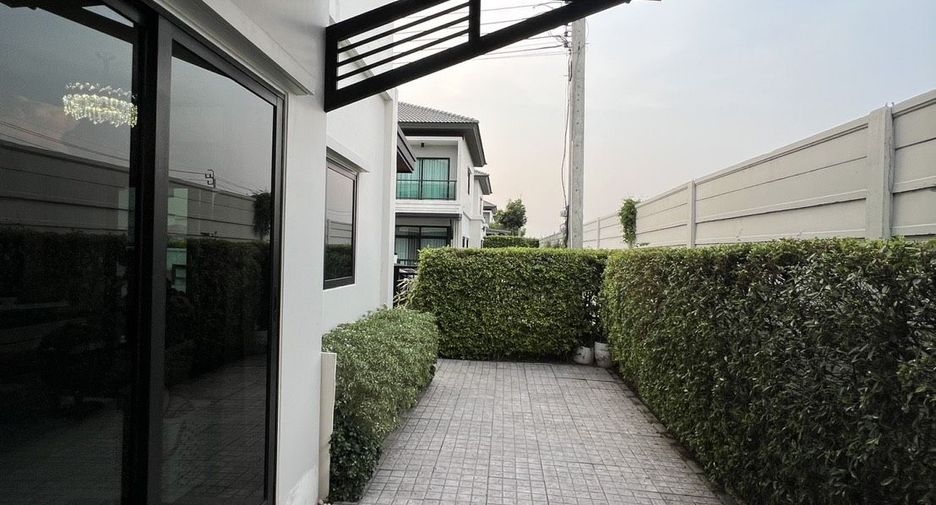 Haus zum Kauf mit 4 Zimmer in Khlong Sam Wa, Bangkok