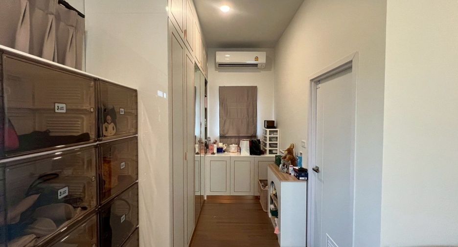 Haus zum Kauf mit 4 Zimmer in Khlong Sam Wa, Bangkok