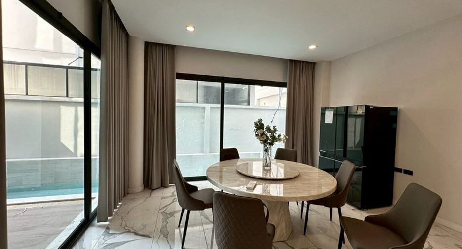For sale 3 bedrooms house in Wang Thonglang, Bangkok