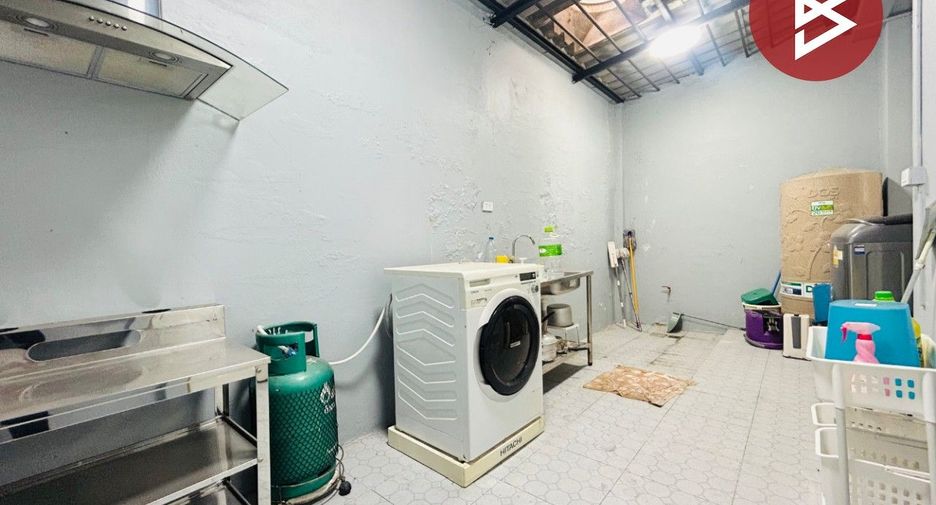 For sale 3 bedrooms townhouse in Thung Khru, Bangkok