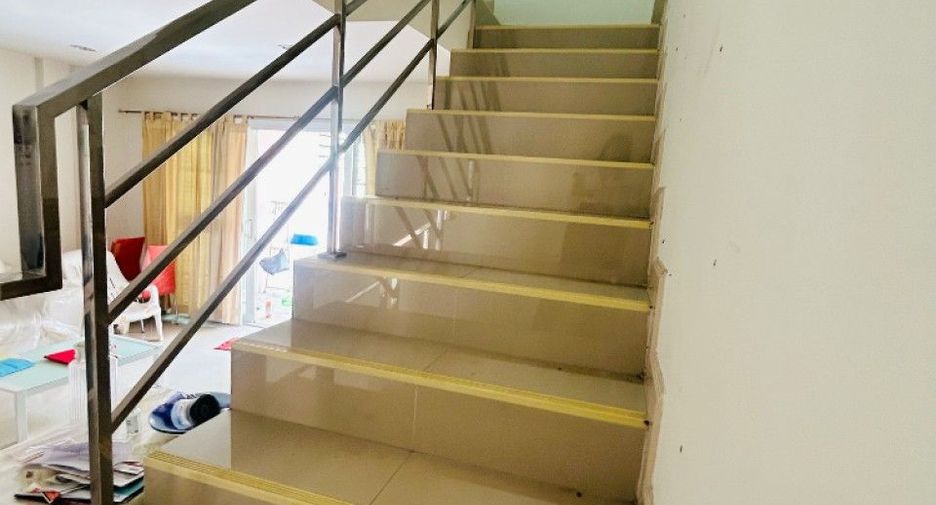 For sale 3 bedrooms townhouse in Thung Khru, Bangkok