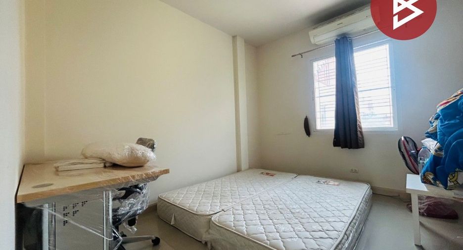 For sale 3 bedrooms townhouse in Thung Khru, Bangkok