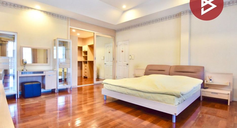 À vendre 3 chambres maison de ville à Bang Khun Thian, Bangkok