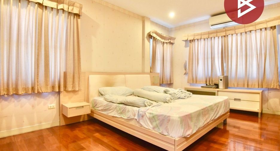 À vendre 3 chambres maison de ville à Bang Khun Thian, Bangkok