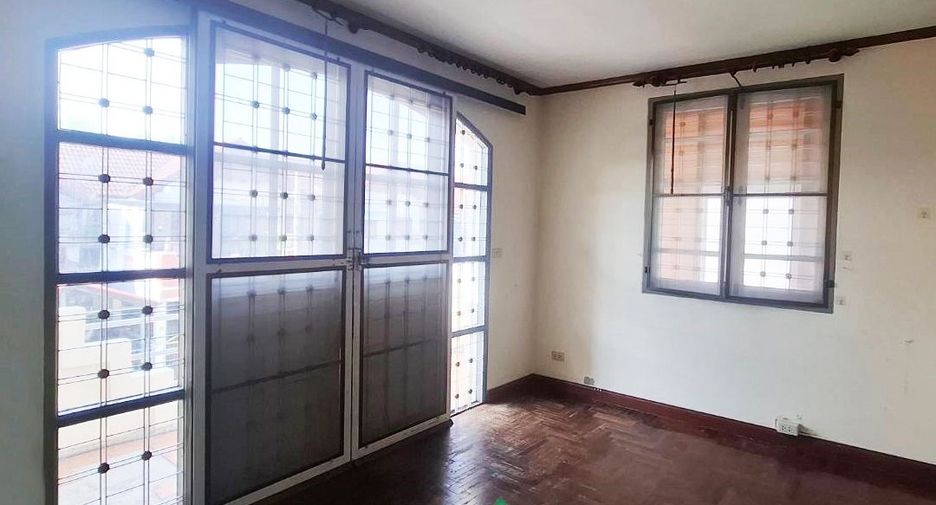 Casa en venta de 5 habitaciones en Mueang Nonthaburi, Nonthaburi