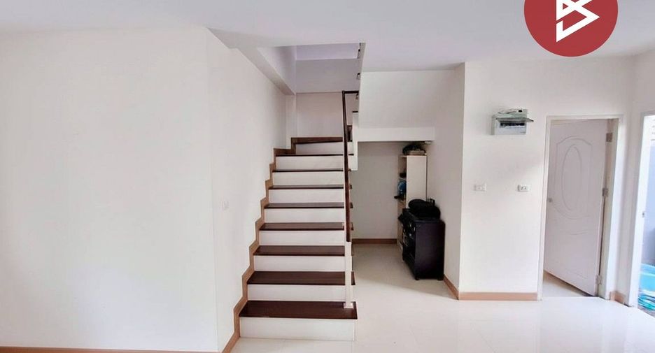 À vendre 2 chambres maison de ville à Mueang Samut Sakhon, Samut Sakhon