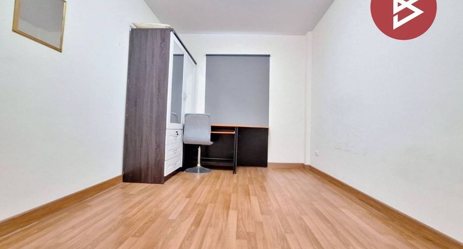 À vendre 2 chambres maison de ville à Mueang Samut Sakhon, Samut Sakhon