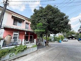 Casa adosada en venta de 4 habitaciones en Bang Phli, Samut Prakan