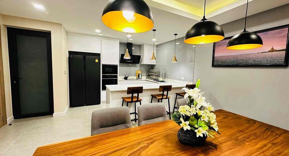 For rent 4 ベッドルーム villa in Bang Lamung, Chonburi