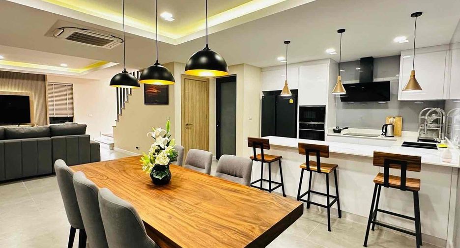 For rent 4 ベッドルーム villa in Bang Lamung, Chonburi