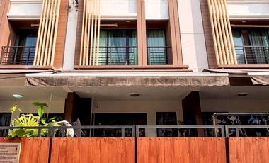 Reihenhaus zum Kauf mit 3 Zimmer in Phasi Charoen, Bangkok