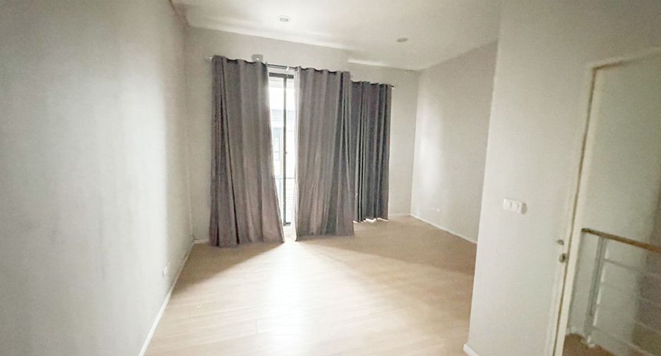 Reihenhaus zum Kauf mit 3 Zimmer in Phasi Charoen, Bangkok