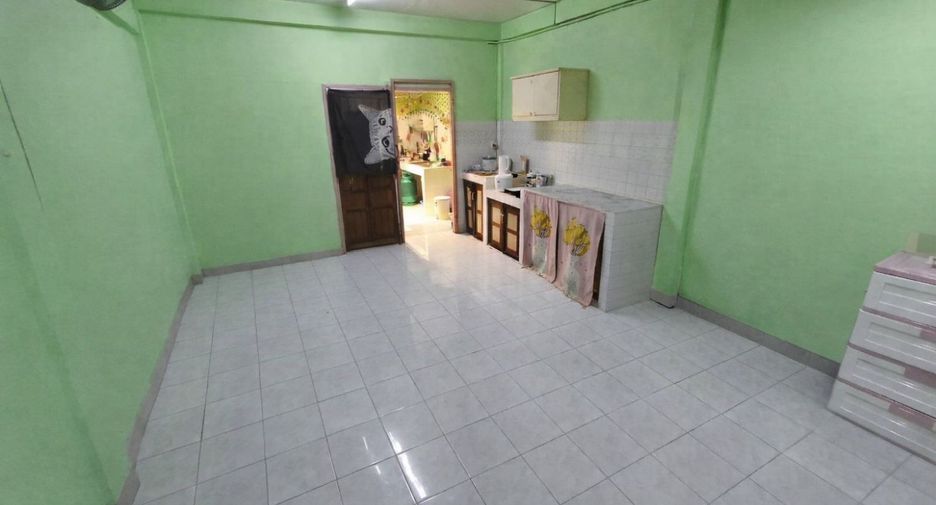 For sale 3 bedrooms townhouse in Khan Na Yao, Bangkok