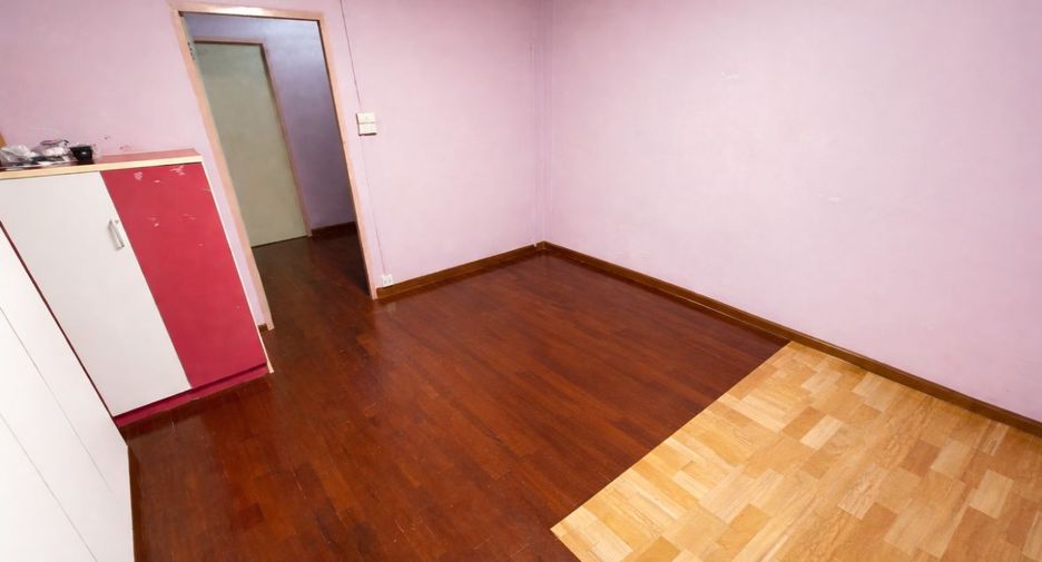 For sale 3 bedrooms townhouse in Khan Na Yao, Bangkok