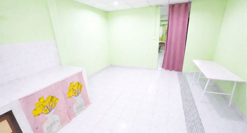 For sale 3 bedrooms townhouse in Khan Na Yao, Bangkok
