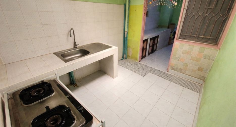 For sale 3 bedrooms townhouse in Khan Na Yao, Bangkok