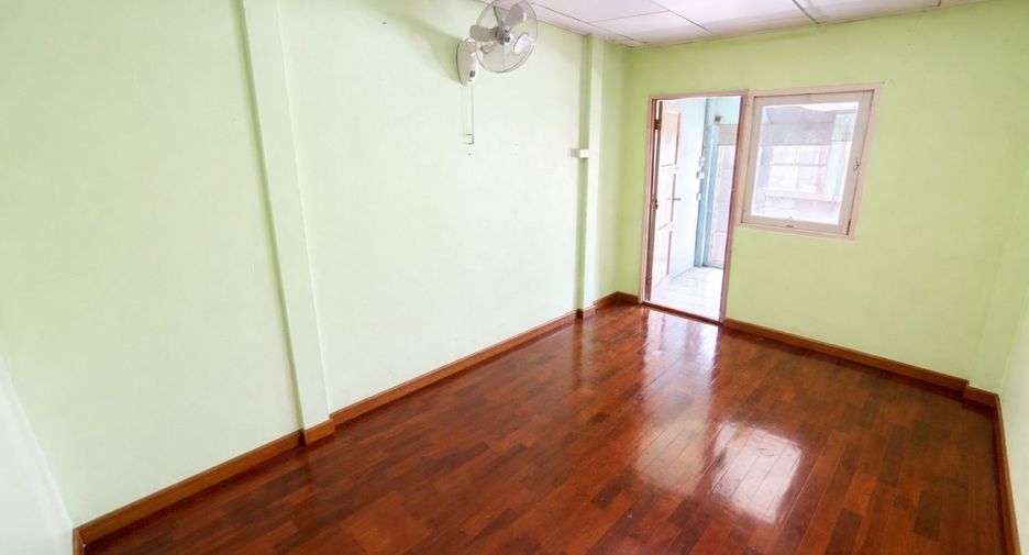 For sale 3 bedrooms townhouse in Khan Na Yao, Bangkok